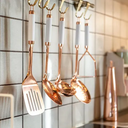 Black Velvet Agkidia