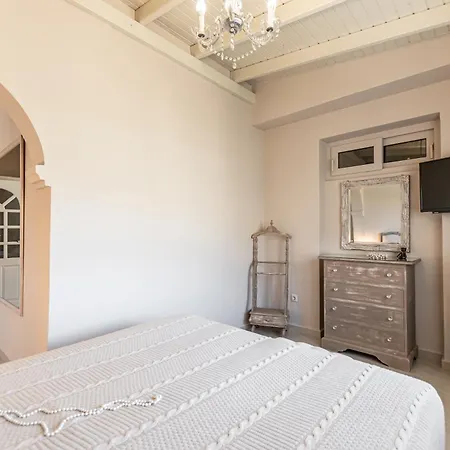 Black Velvet * Agkidia