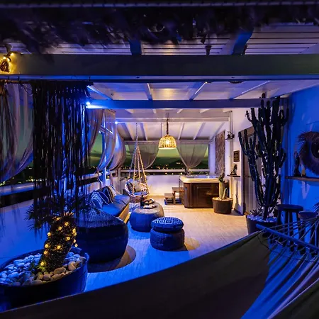 Villa Black Velvet