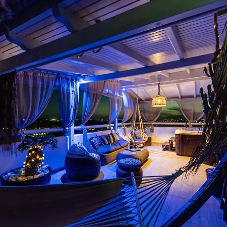 Black Velvet Vila Agkidia