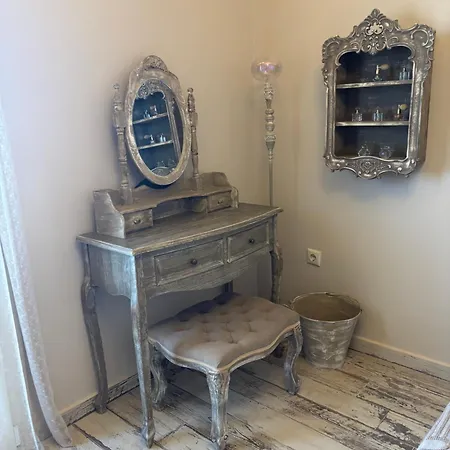 Black Velvet Βίλα